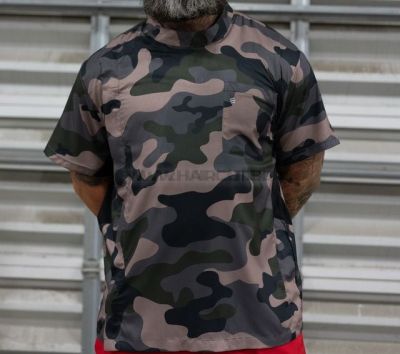 THE MASTER BARBER JACKER CAMO - ТРАДИЦИОННА БРЪСНАРСКА РАБОТНА РИЗА С КЪС РЪКАВ, КАМУФЛАЖ С ЛОГО