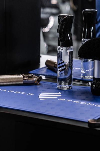 BARBER STRONG THE BARBER MAT BLUE - ОРГАНАЙЗЕР ЗА БРЪСНАРСКИ ИНСТРУМЕНТИ, СИН С ЛОГО