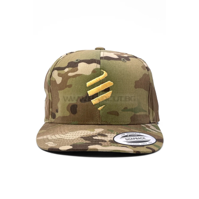 THE BARBER STRONG SNAPBACK CAMO - ШАПКА С КОЗИРКА, КАМУФЛАЖ С БРОДИРАНО ЗЛАТНО ЛОГО