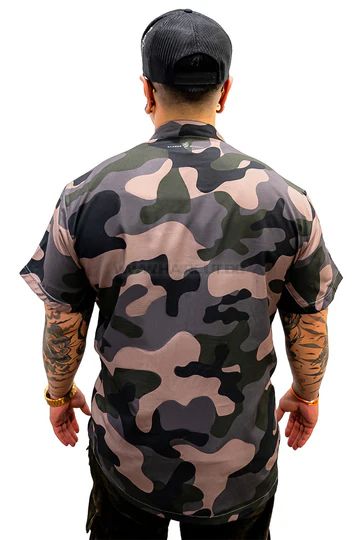 THE MASTER BARBER JACKER CAMO - ТРАДИЦИОННА БРЪСНАРСКА РАБОТНА РИЗА С КЪС РЪКАВ, КАМУФЛАЖ С ЛОГО