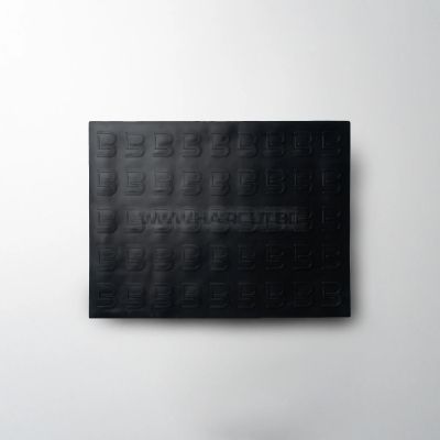 L3VEL3 SILICONE MAT - ОРГАНАЙЗЕР ЗА БРЪСНАРСКИ ИНСТРУМЕНТИ, ЧЕРЕН С РЕЛЕФНО ЛОГО